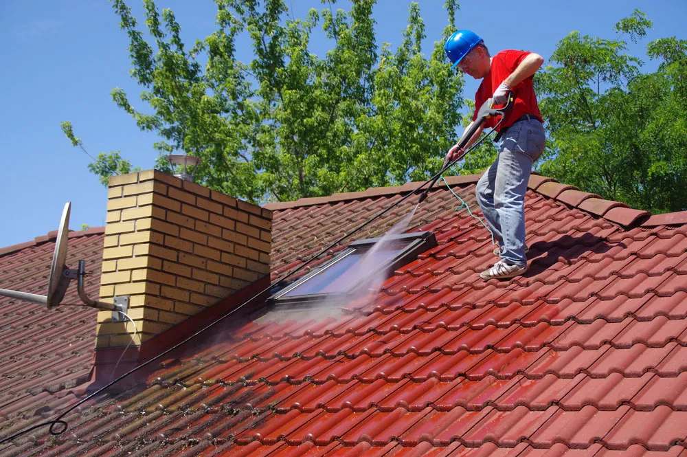 The Benefits of Cleaning Your Roof in Dundee